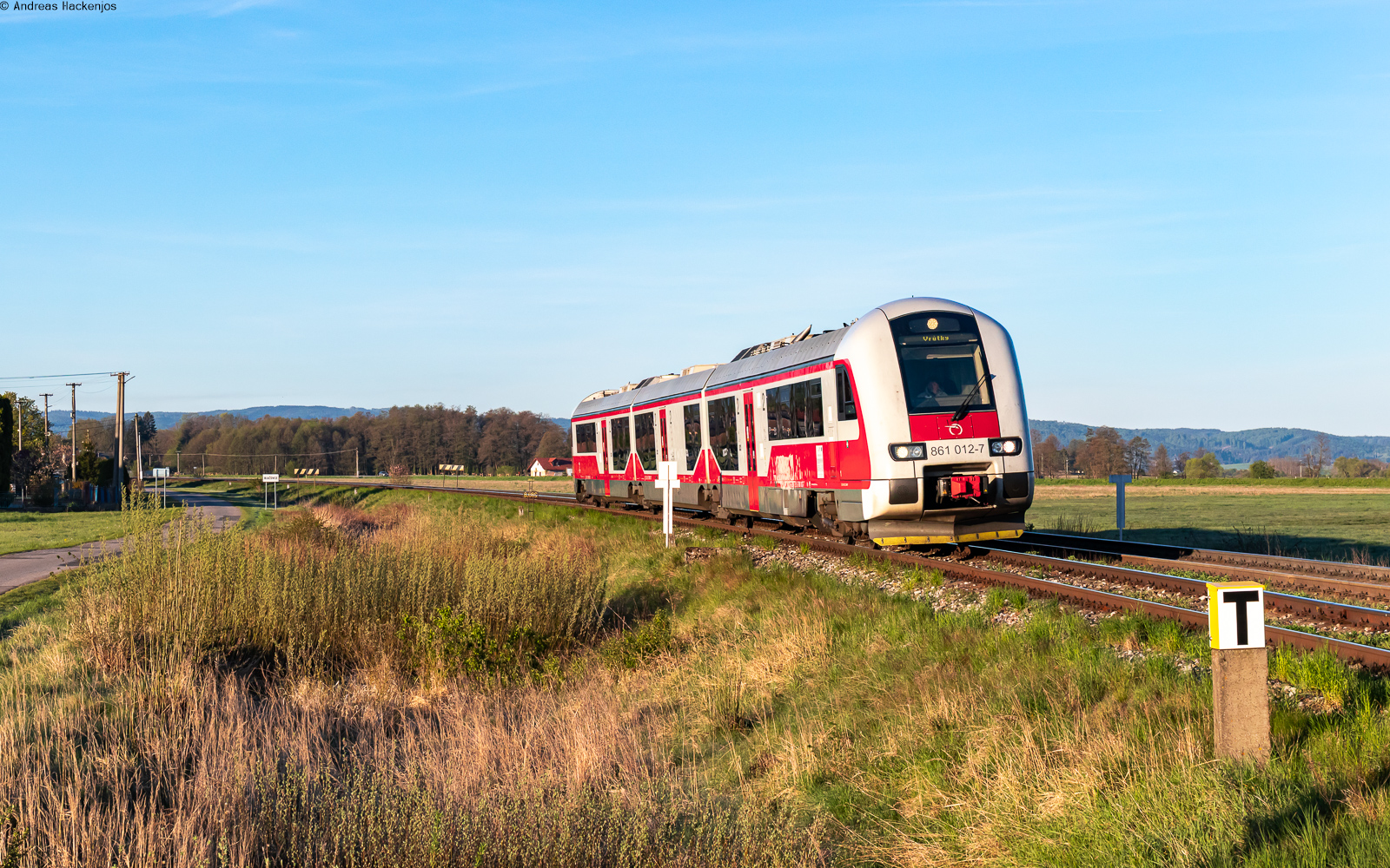 861 012 als Os 7502 (Prievidza - Vrutky) bei Bla�ovce 4.5.26

