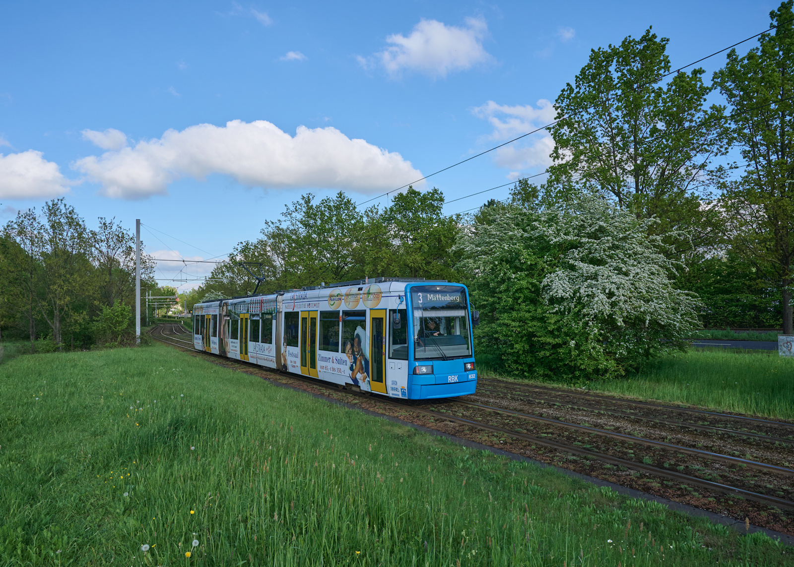 8NGTW 632 der Regionalbahn Kassel war am 08.05.2026 auf Linie 3 in Richtung Mattenberg unterwegs. Gerade wurde die Haltestelle Korbacher Stra�e verlassen.