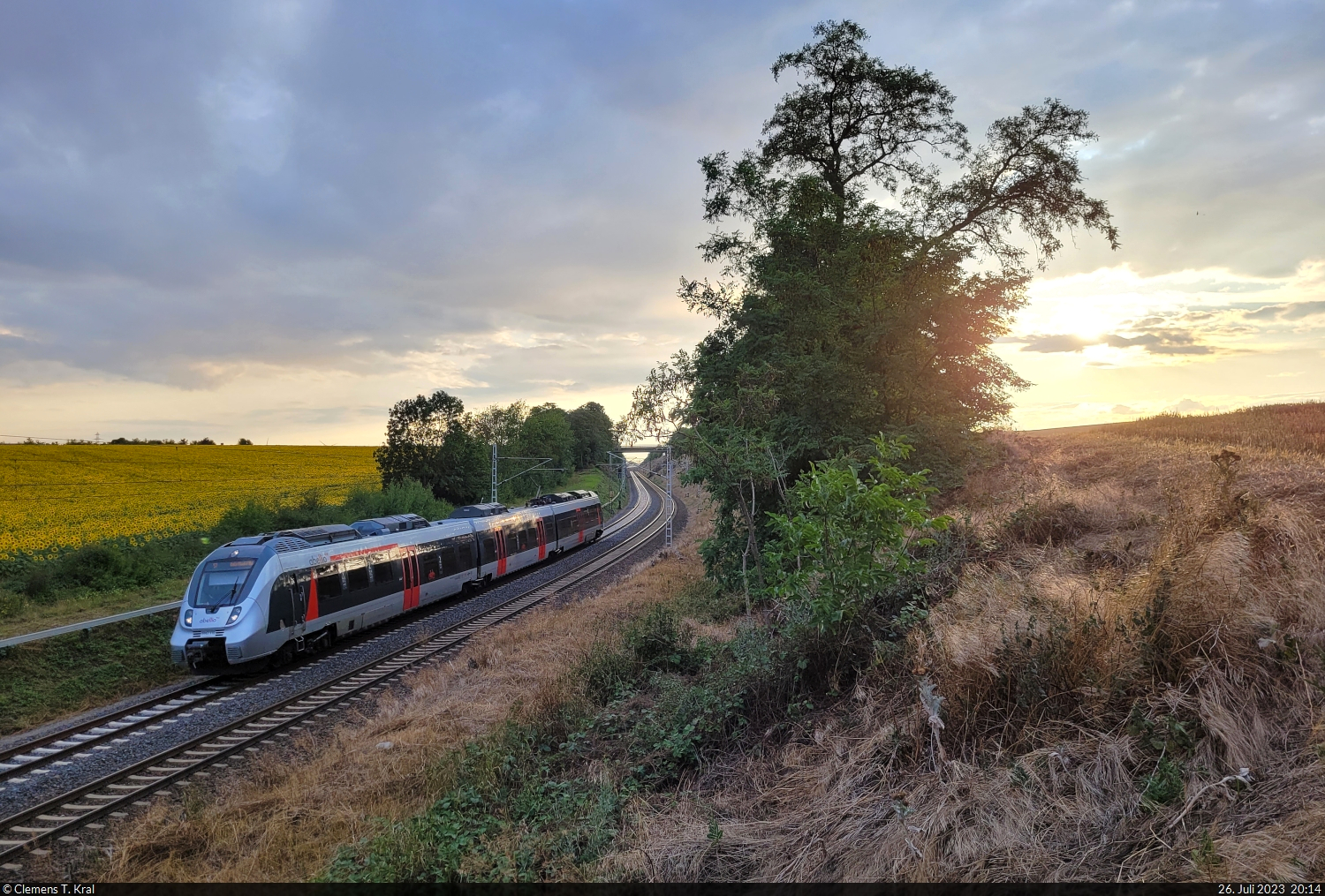 9442 110 (Bombardier Talent 2) erreicht den Hp Zscherben auf Gleis 2.

🧰 S-Bahn Mitteldeutschland (Abellio Rail Mitteldeutschland GmbH)
🚝 S 74793 (S7) Lutherstadt Eisleben–Halle(Saale)Hbf
🕓 26.7.2023 | 20:14 Uhr