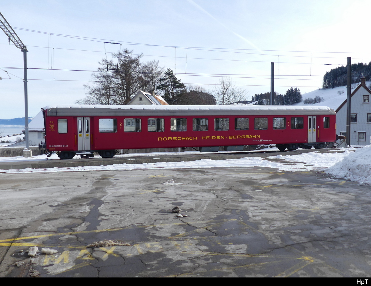 AB / RHB - Personenwagen 2 Kl  B 11  abgestellt im Bahnhof von Heiden am 21.01.2024