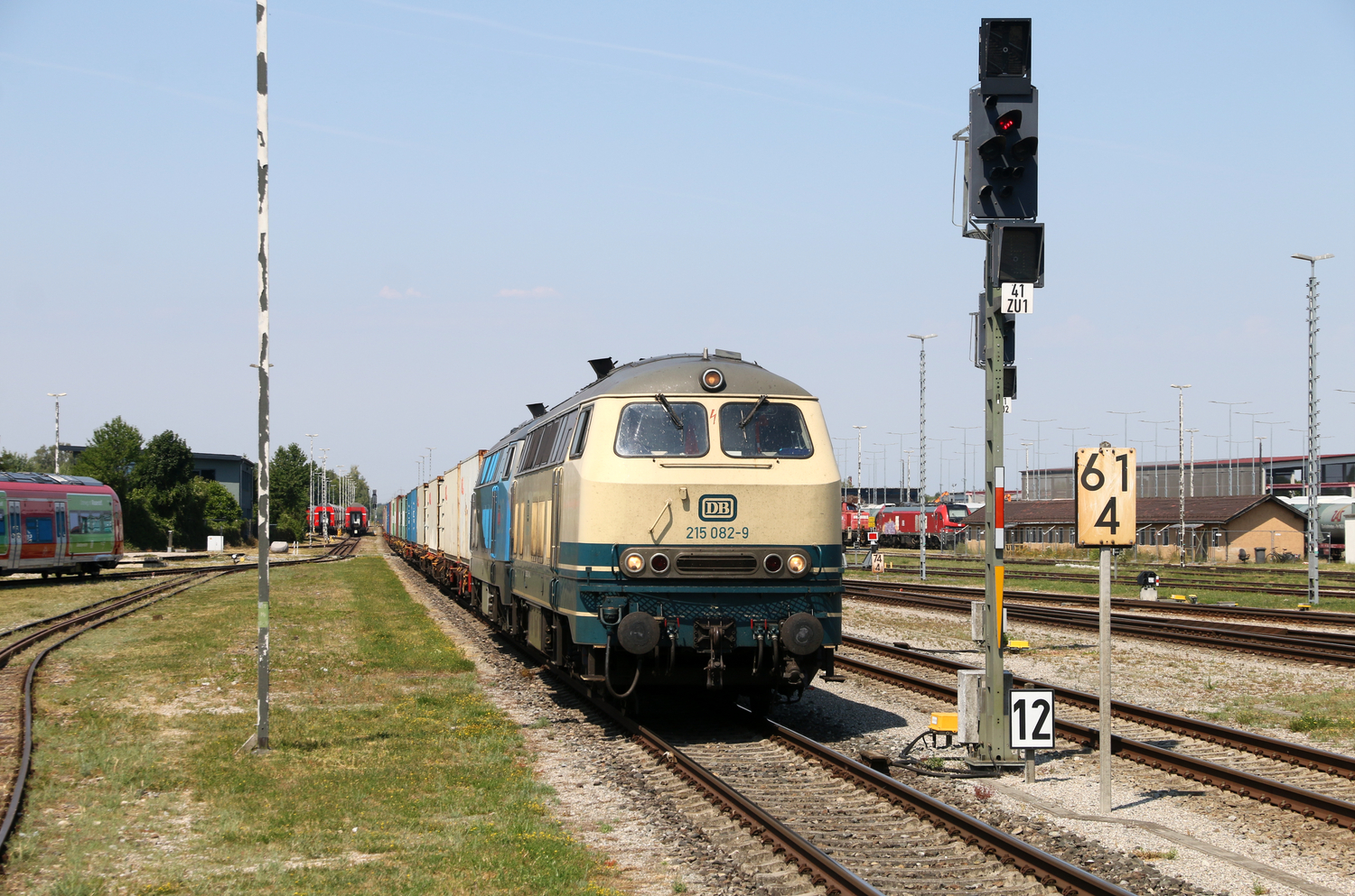 Aggerbahn 215 082 (im Leiheinsatz f�r Smart Rail) + Heros 218 308 (im Leiheinsatz f�r Smart Rail) // M�hldorf (Oberbayern) //  28. Juni 2026