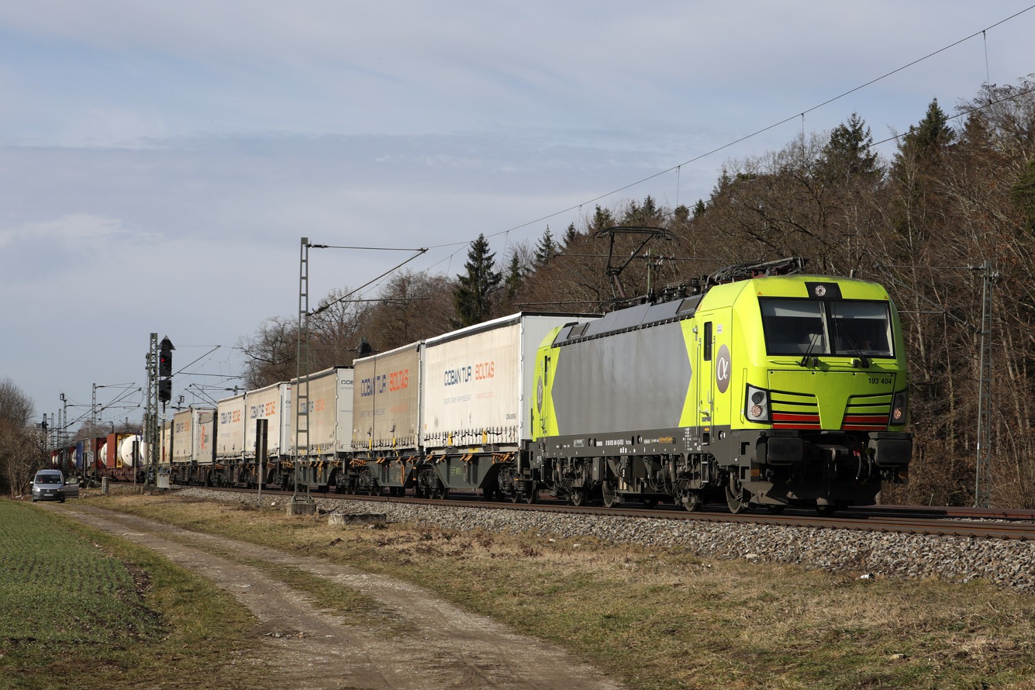 Alpha Trains 193 404 auf dem Weg in Richtung Österreich, Eglharting, 30.01.2024