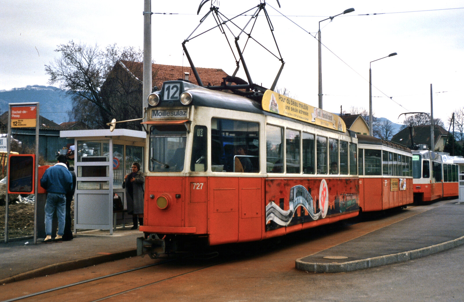 Als ich hier in Genf 1988 fotografierte, gab es nur die Straßenbahnlinie 12.
Datum: 20.02.1988 