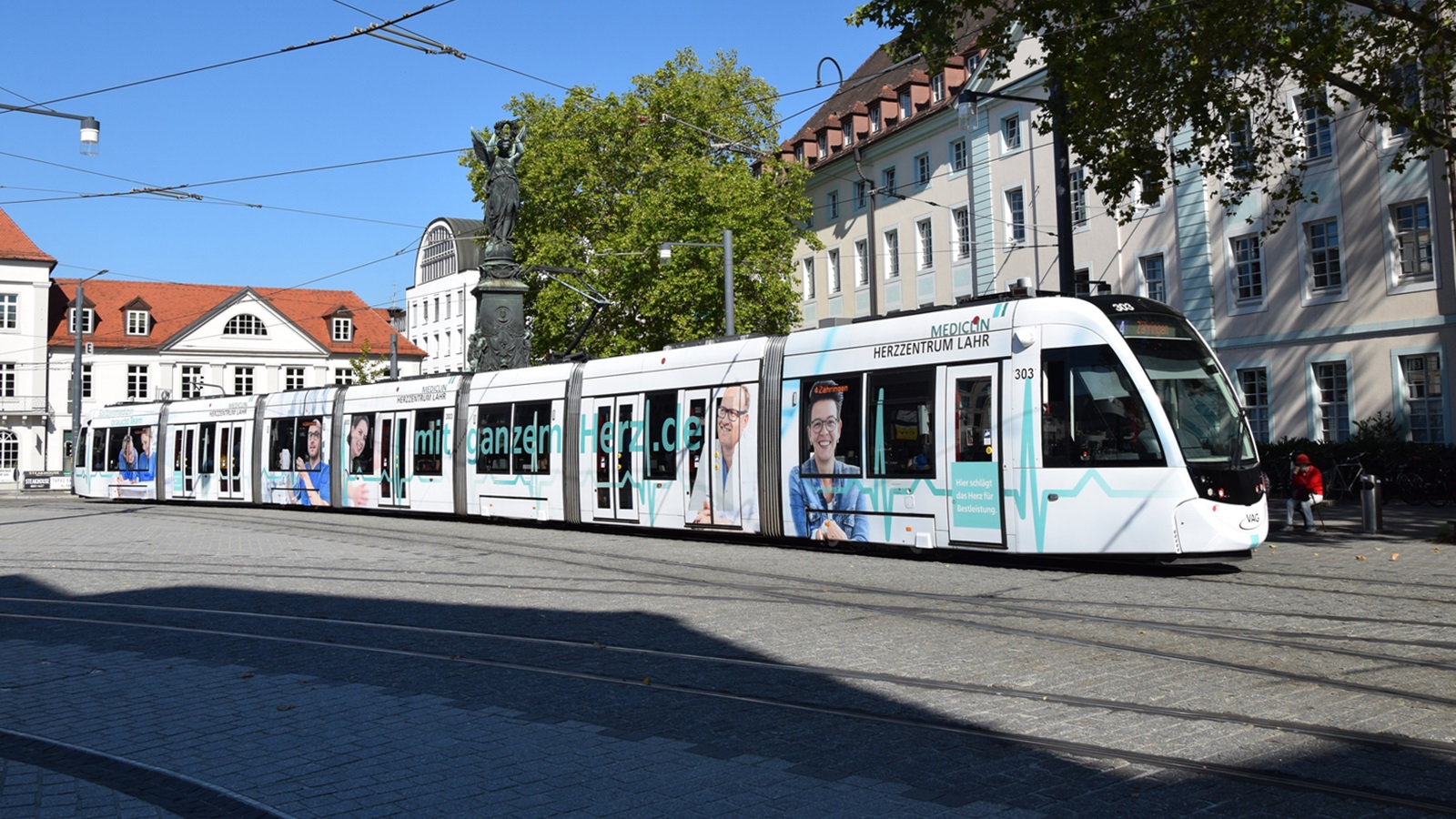 Am 08.09.2020 habe ich diese Straßenbahn mit Hersteller CAF Urbos Nr. 303 in Freiburg im Breisgau aufgenommen.