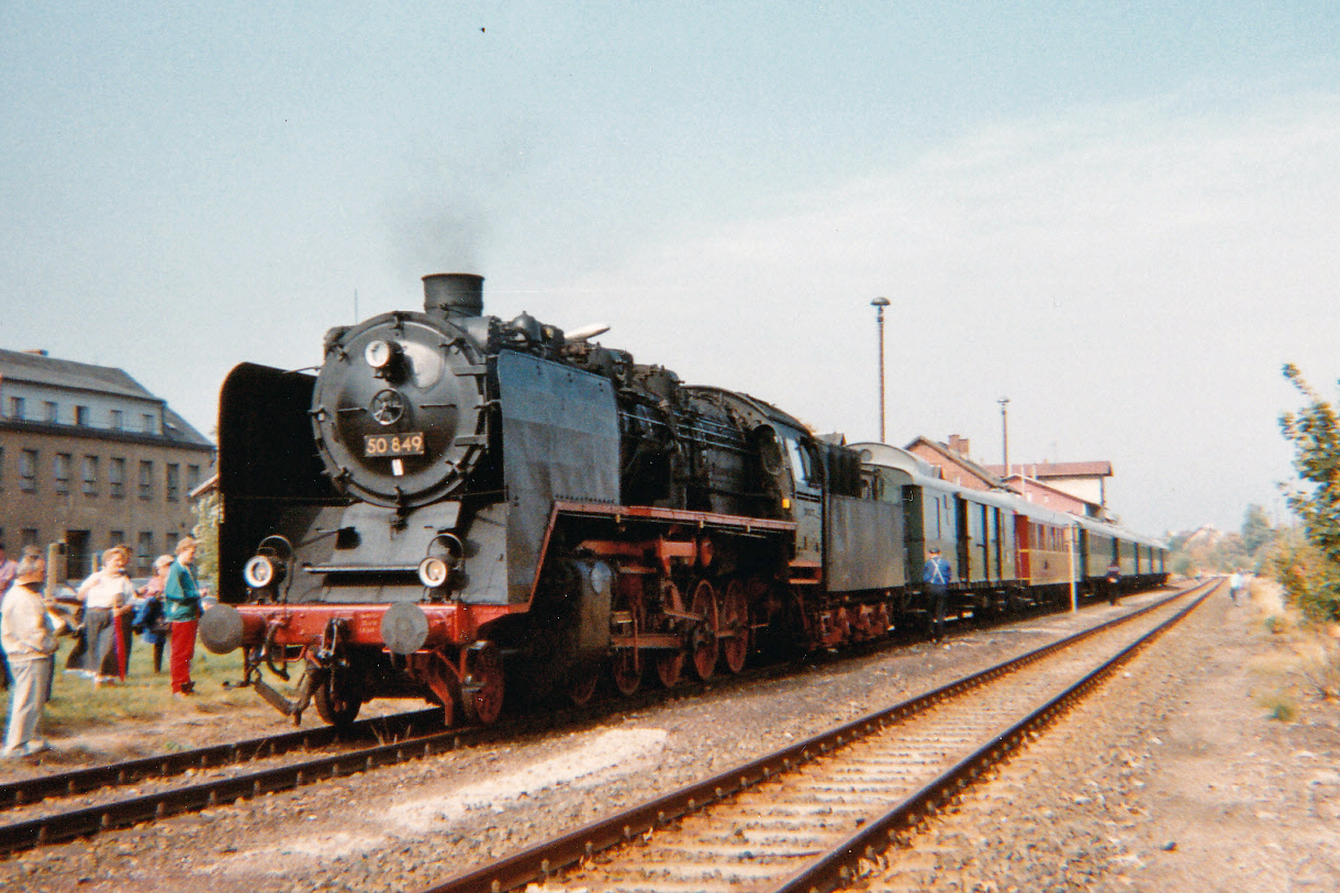 Am 25. September 1994 erreichte 50 849 mit dem Zwickauer Traditionseilzug den Bahnhof Reitzenhain als Endpunkt einer Sonderfahrt von Zwickau. Dies war eine der letzten Sonderzuge auf dem seid 2013 abgebauten Streckenabschnitt Marienberg - Reitzenhain der ehem. sächs. RF-Linie.
