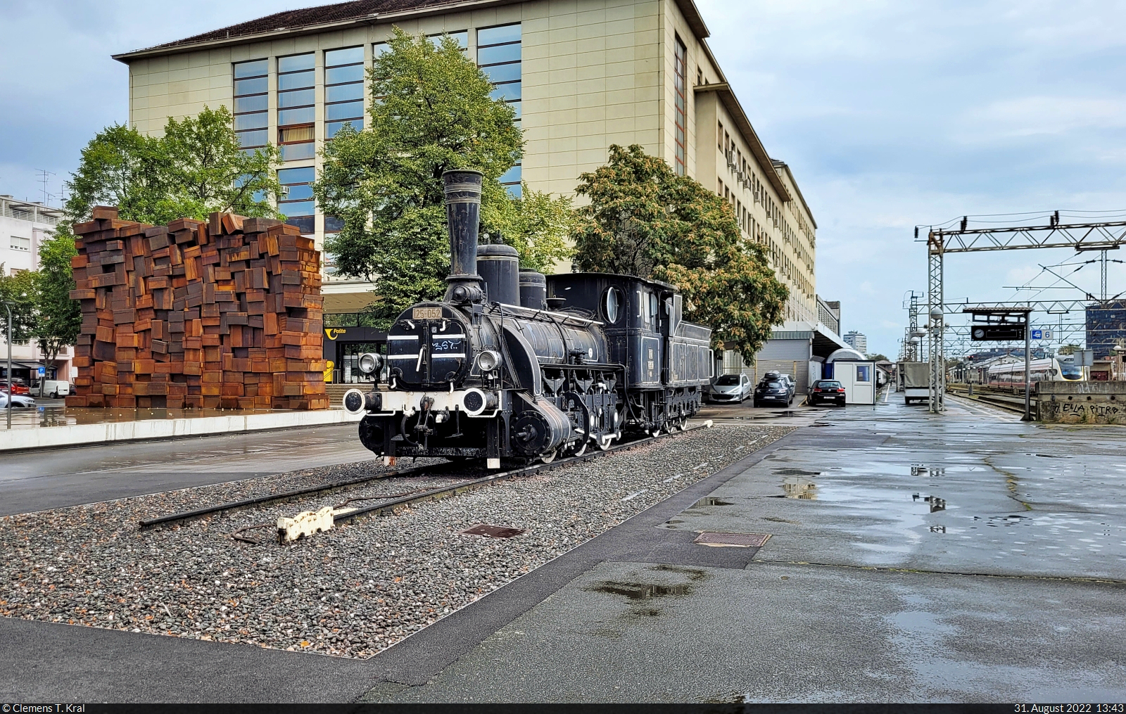 Am Rande von Zagreb Glavni Kol. (HR) ist die Dampflok 125-052 mit dem Beinamen  Katica  ausgestellt. Sie wurde 1891 in Dienst gestellt und gehörte den ehemaligen Jugoslawischen Eisenbahnen (JŽ).

🕓 31.8.2022 | 13:43 Uhr