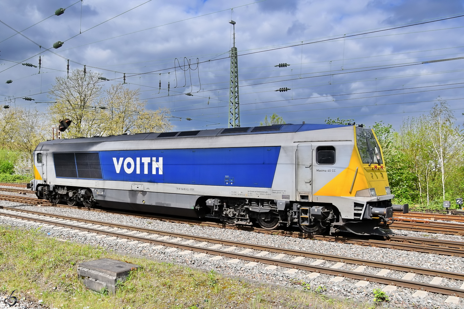 Anfang April 2024 war in Bochum-Langendreer ein Voith Maxima 40CC (264 001-9) zu sehen.
