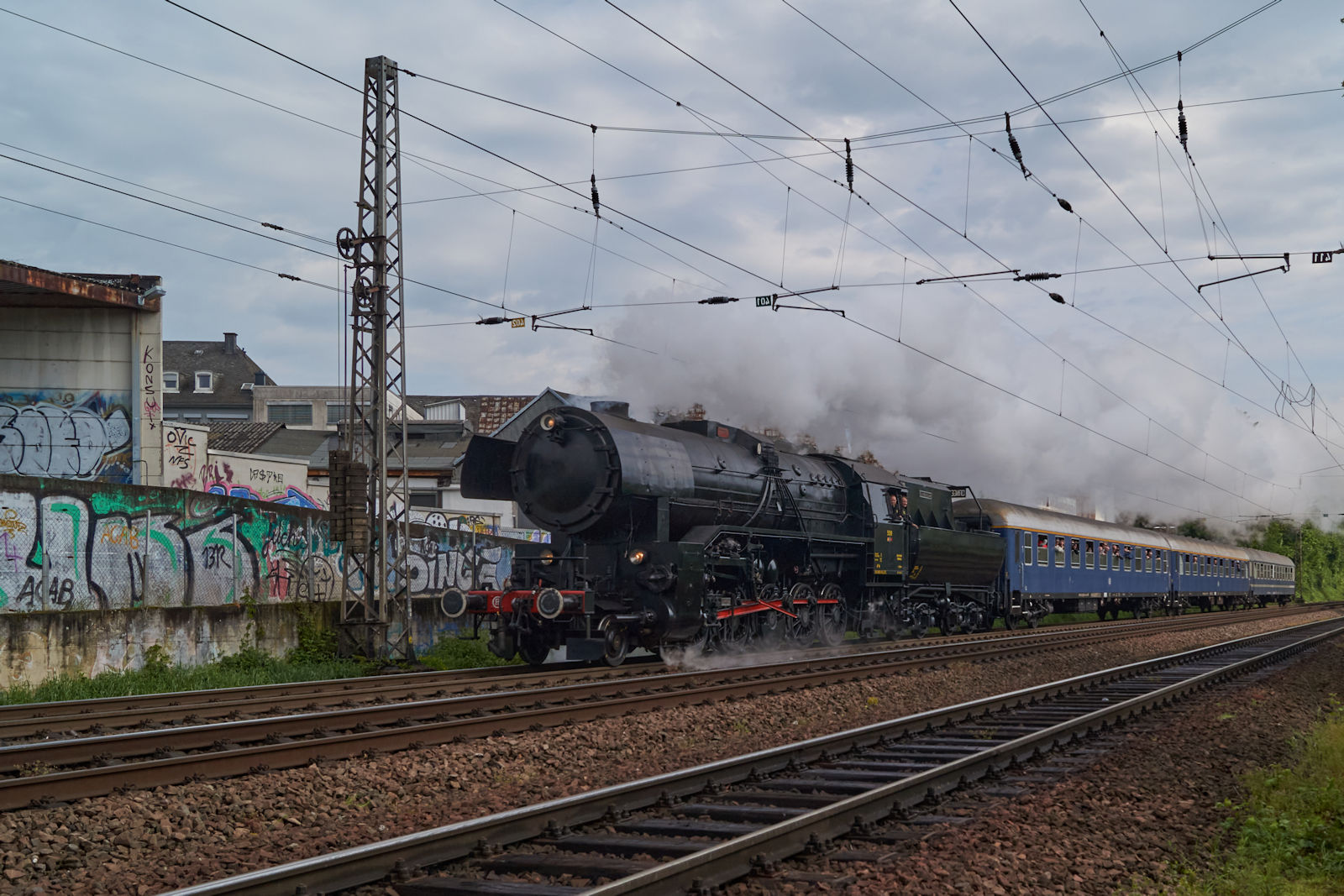 Anlsslich des Dampfspektakels 2018 kam auch CfL 5519 nach Trier. Wie an allen Tagen zog sie DPE 13400 von Trier nach Luxemburg Ville. In Krze wird Trier Sd erreicht.