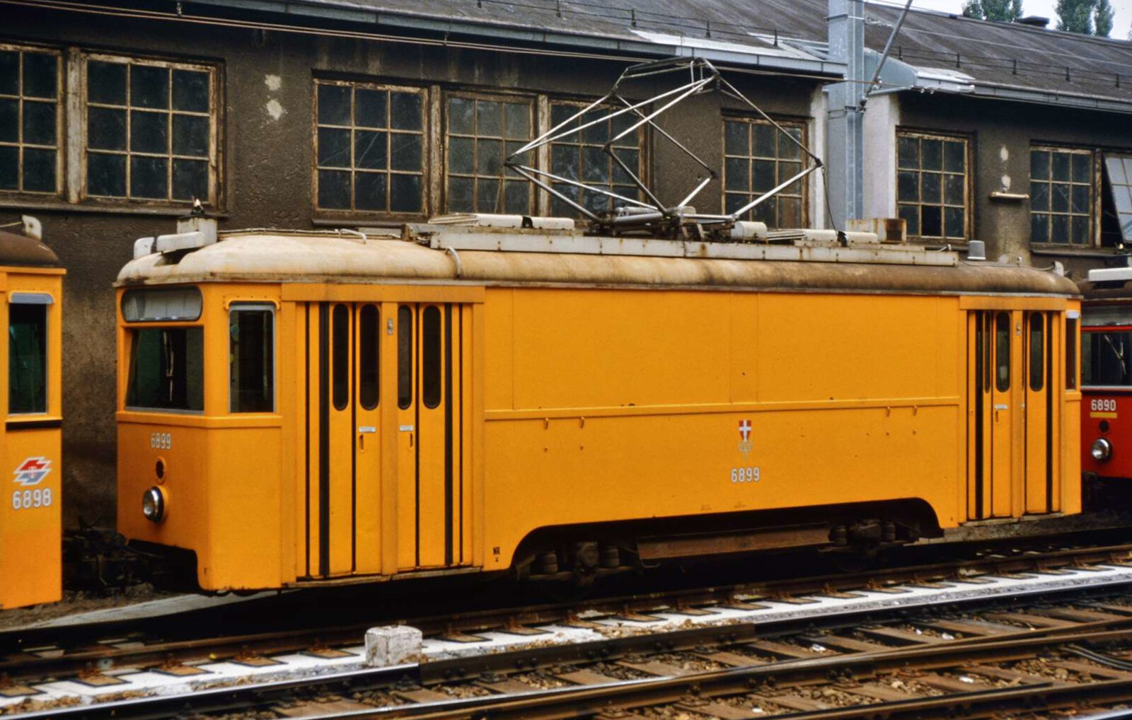 ATW 6899 der Wiener Elektrischen Stadtbahn (WESt) vor dem Betriebsbahnhof Michelbeuern, 16.08.1984