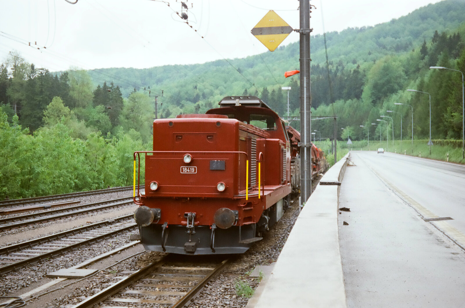 Bahnhof Sihlbrugg (1983): Lokomotive 18 419 (Baureihe Bm 4/4) auf der Schweizer SZU