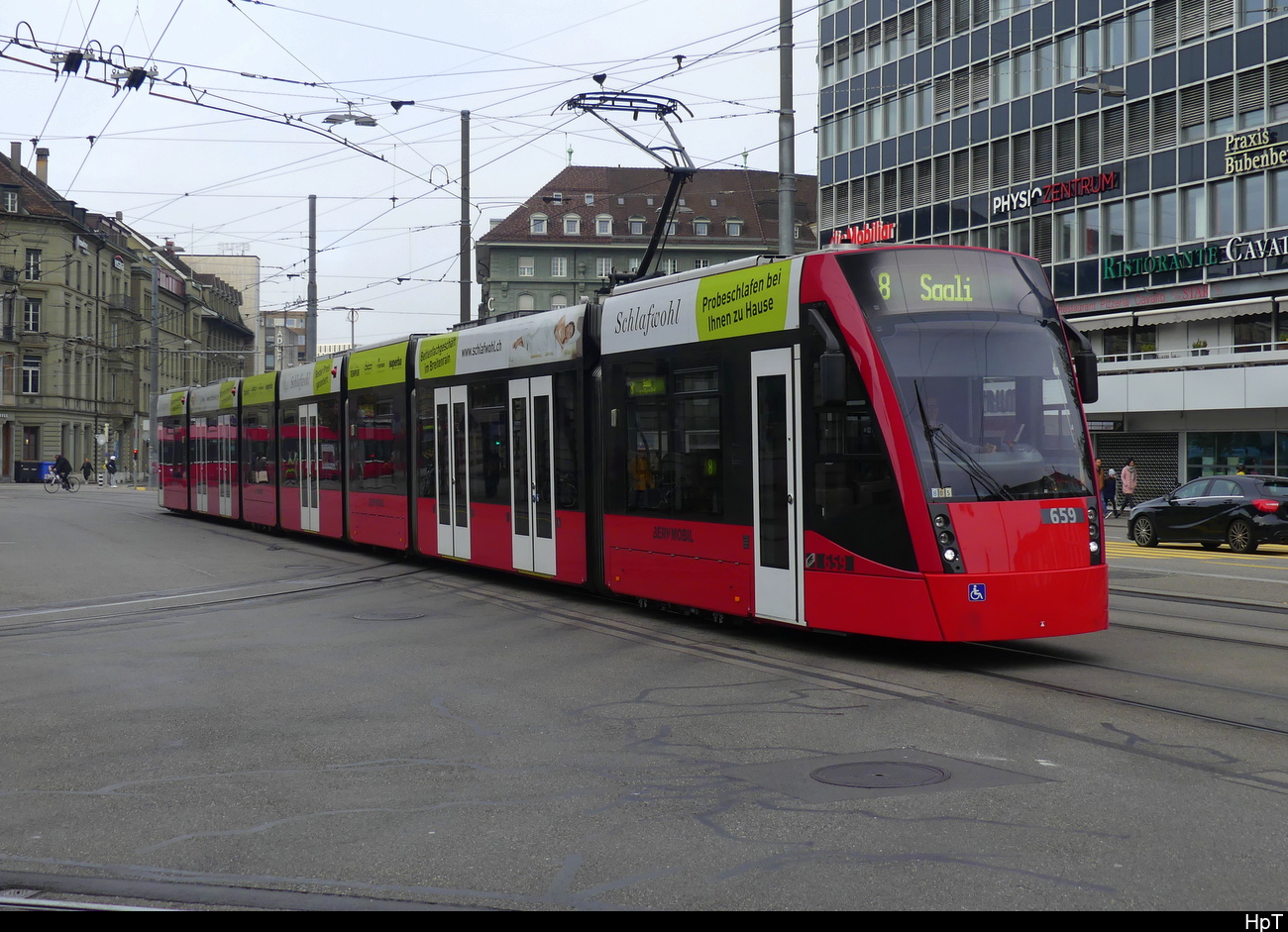 Bern Mobil - Tram Be 6/8 659 unterwegs auf der Linie 8 in der Stadt Bern am 06.11.2022