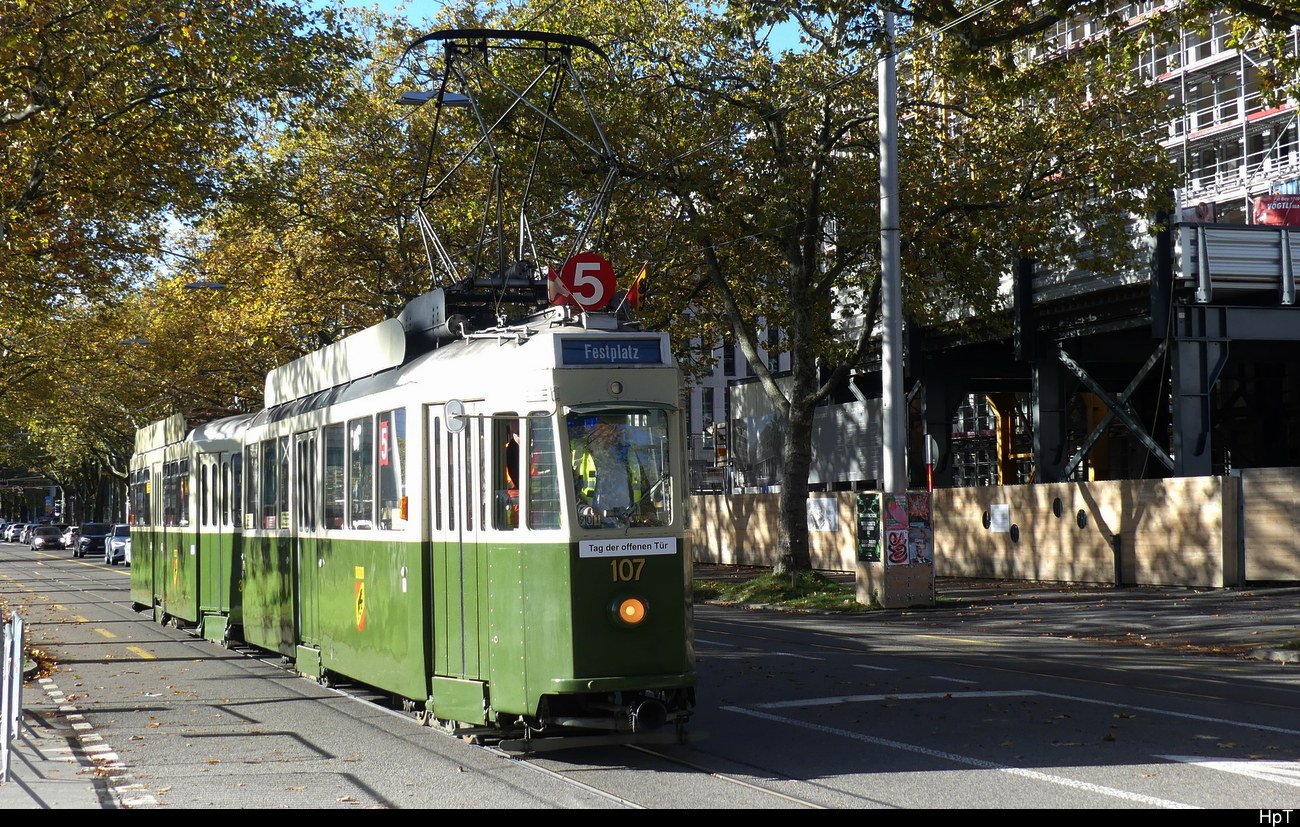 Bern Mobil - Tram Be 4/4 107 mit Beiwagen B 337 unterwegs als Shuttle von der Haltestelle Bern Wankdorf bis zum Depot Bolligenstrasse und wieder zurück zur Haltestelle Bern Wankdorf am 28.10.2023
