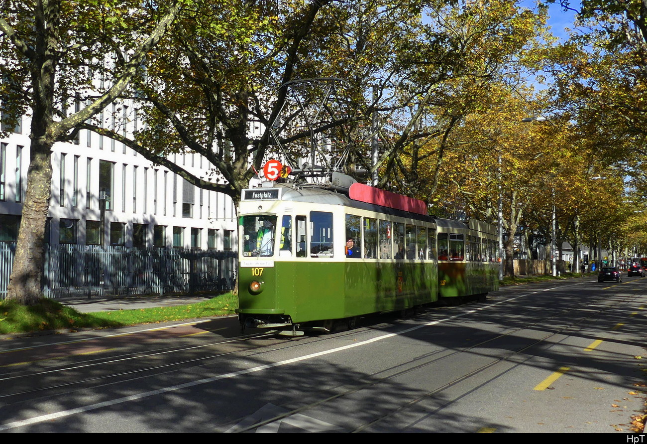 Bern Mobil - Tram Be 4/4 107 mit Beiwagen B 337 unterwegs als Shuttle von der Haltestelle Bern Wankdorf bis zum Depot Bolligenstrasse und wieder zurück zur Haltestelle Bern Wankdorf am 28.10.2023
