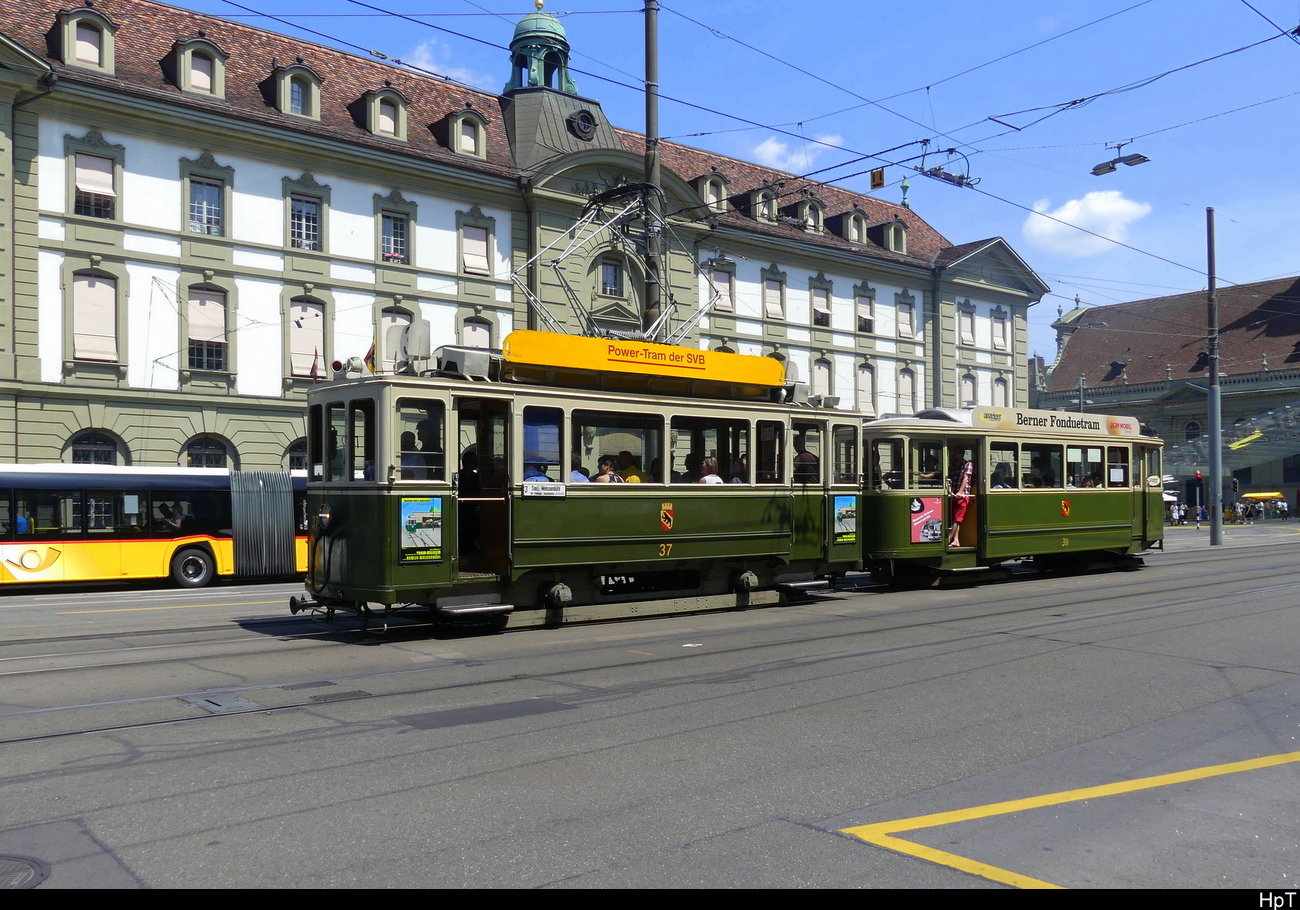Bern Mobil - Zufallsfoto des SVB Oldtimer Be 2/2 37 mit Beiwagen B 311 unterwegs in der Stadt Bern am 17.06.2023