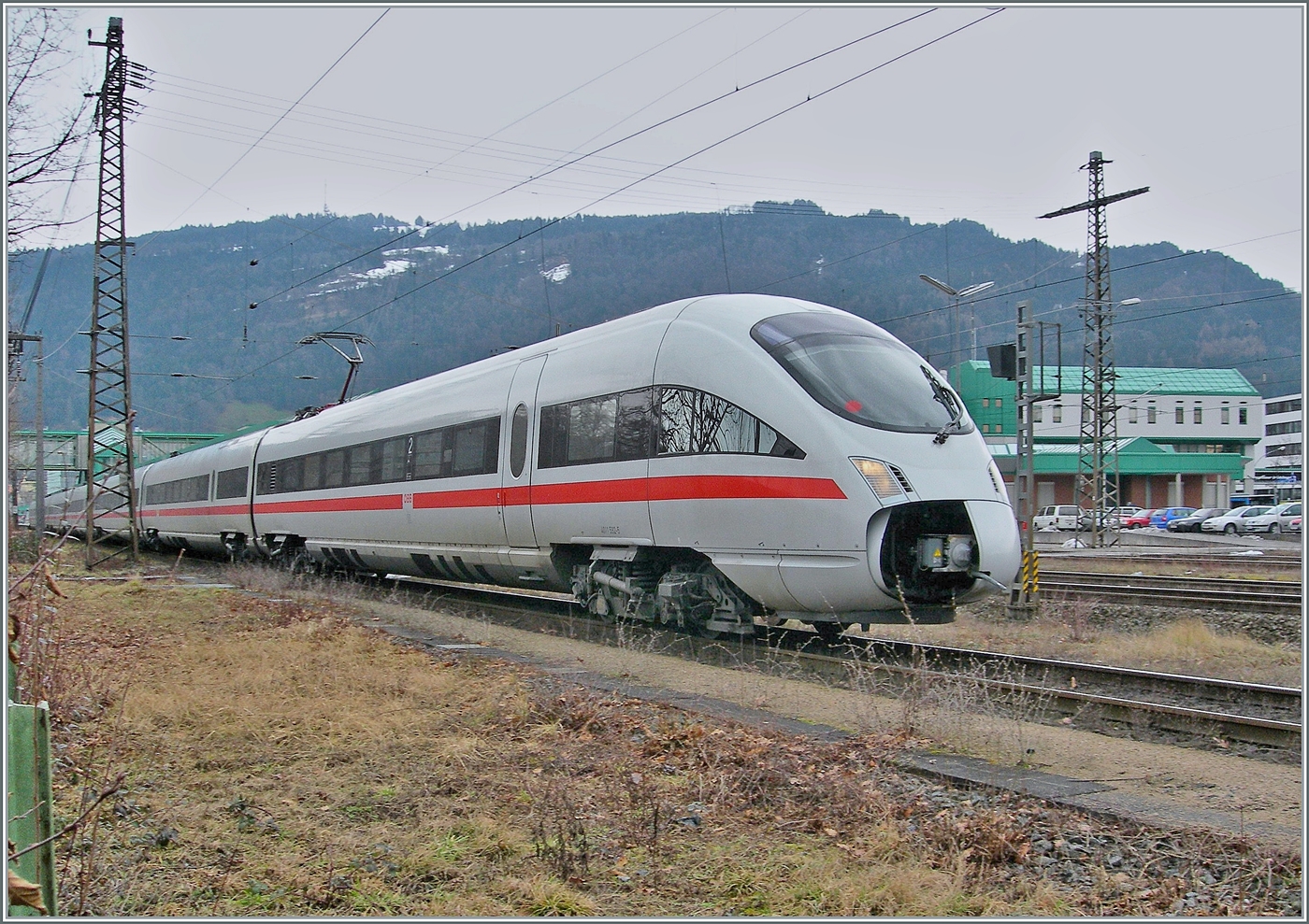 Bis zur Rückfahrt nach Wien Westbahnhof wird der ÖBB ICE-T ET 4011 abgestellt und verlässt dazu Bregenz in Richtung Wolfurt. 

8. Februar 2007