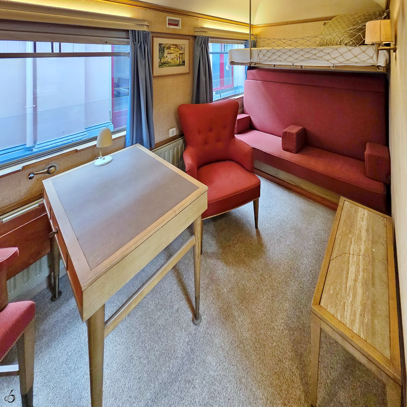 Blick in den Wohnbereich des 1932 gebauten Salonwagen 9 (84 89-30 001-1) der k�niglichen Familie. (Eisenbahnmuseum Utrecht, September 2026) 