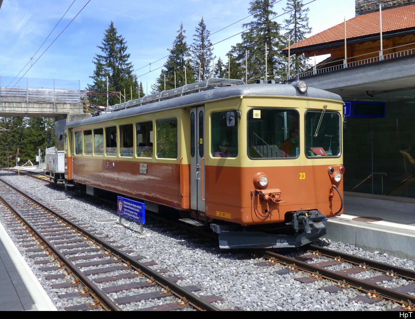 BLM -Triebwagen Be 4/4 23 in der Kreuzungsstelle Winteregg am 04.05.2024
