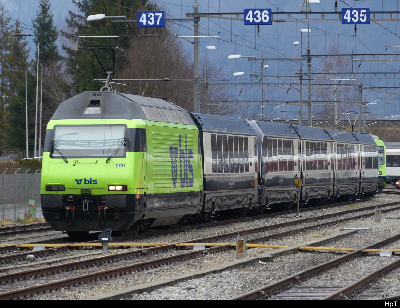 BLS - 465 009 im Bhf. Interlaken Ost am 04.02.2023