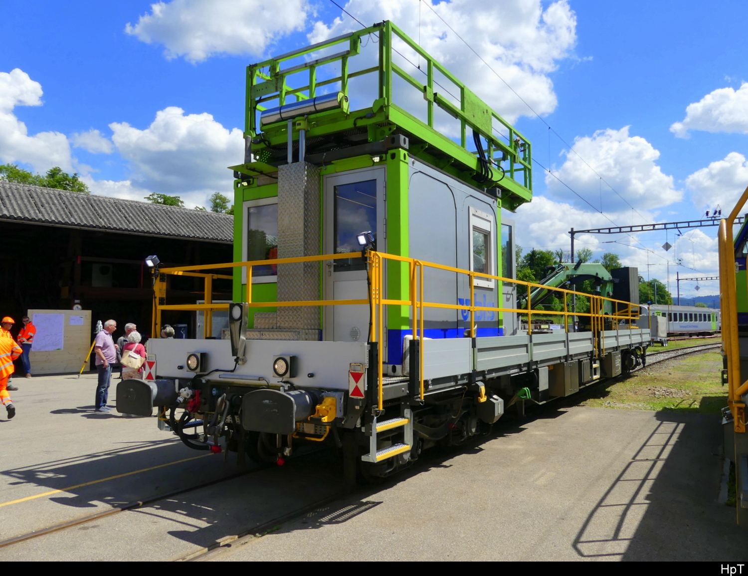 BLS - Dienstwagen XTmas  99 85 9259 521-4 ausgestellt anlässlich der 150 Jahr Feier der EB in der BLS Werkstätte in Oberburg am 17.05.2025