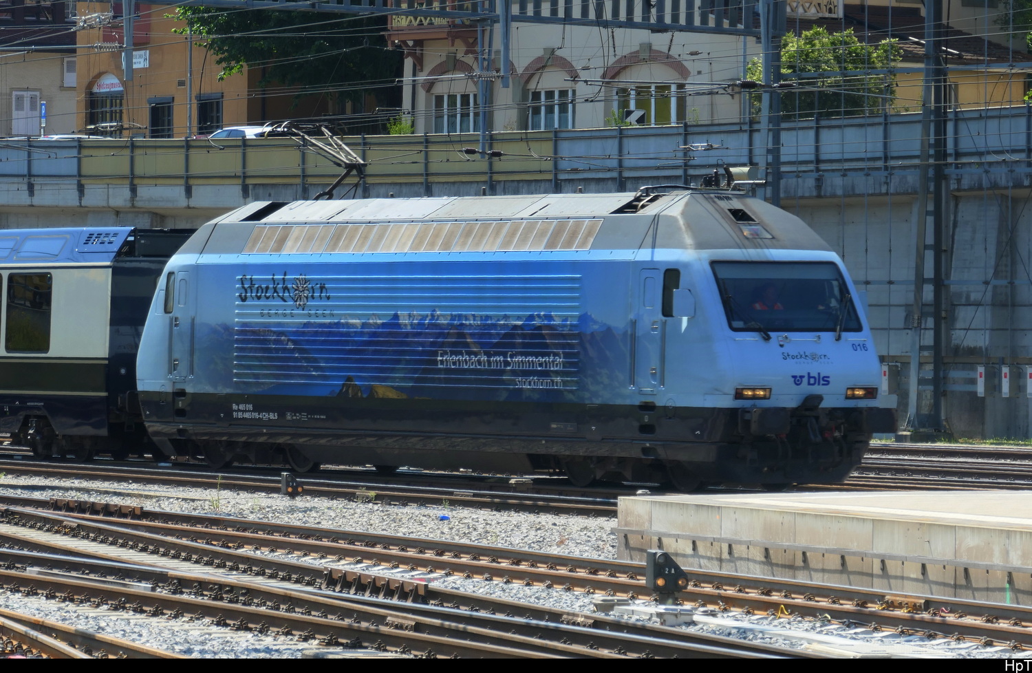 bls - Lok 465 016-4 bei der einfahrt im Bhf. Spiez am 27.06.2026