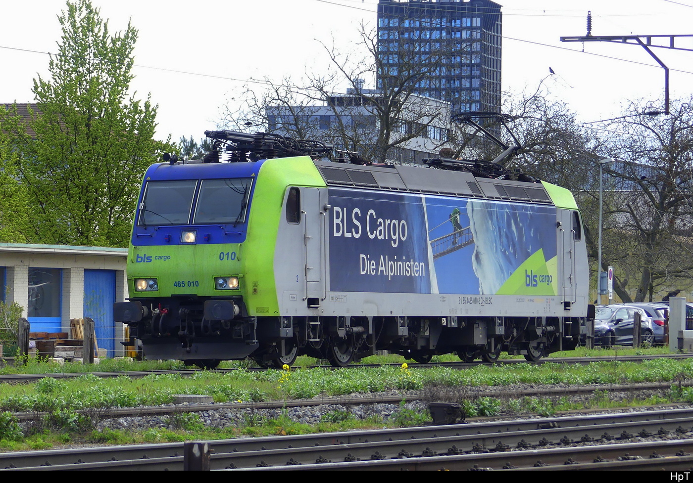BLS - Lok 485 010-3 unterwegs in Pratteln am 02.04.2024
