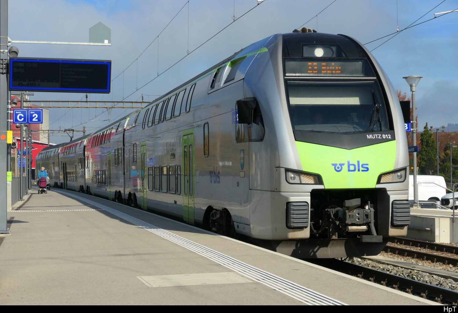 BLS - RABe 515 012 als Regio nach Bern-Belp hier im Bhf. Busswil am 05.11.2025