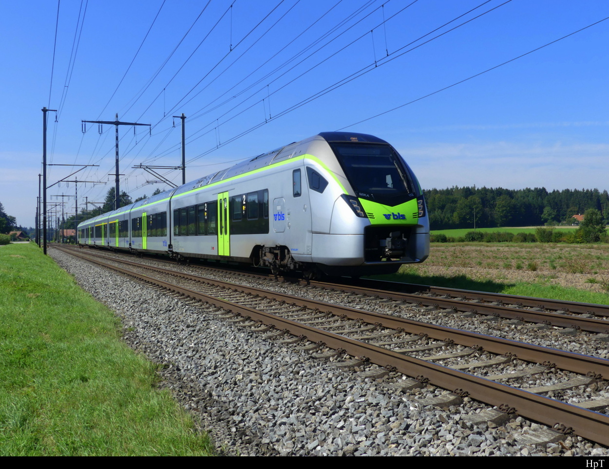 BLS - RABe  528 112 als Regio nach Burgdorf - Langnau bei Lyssach am 02.09.2022
