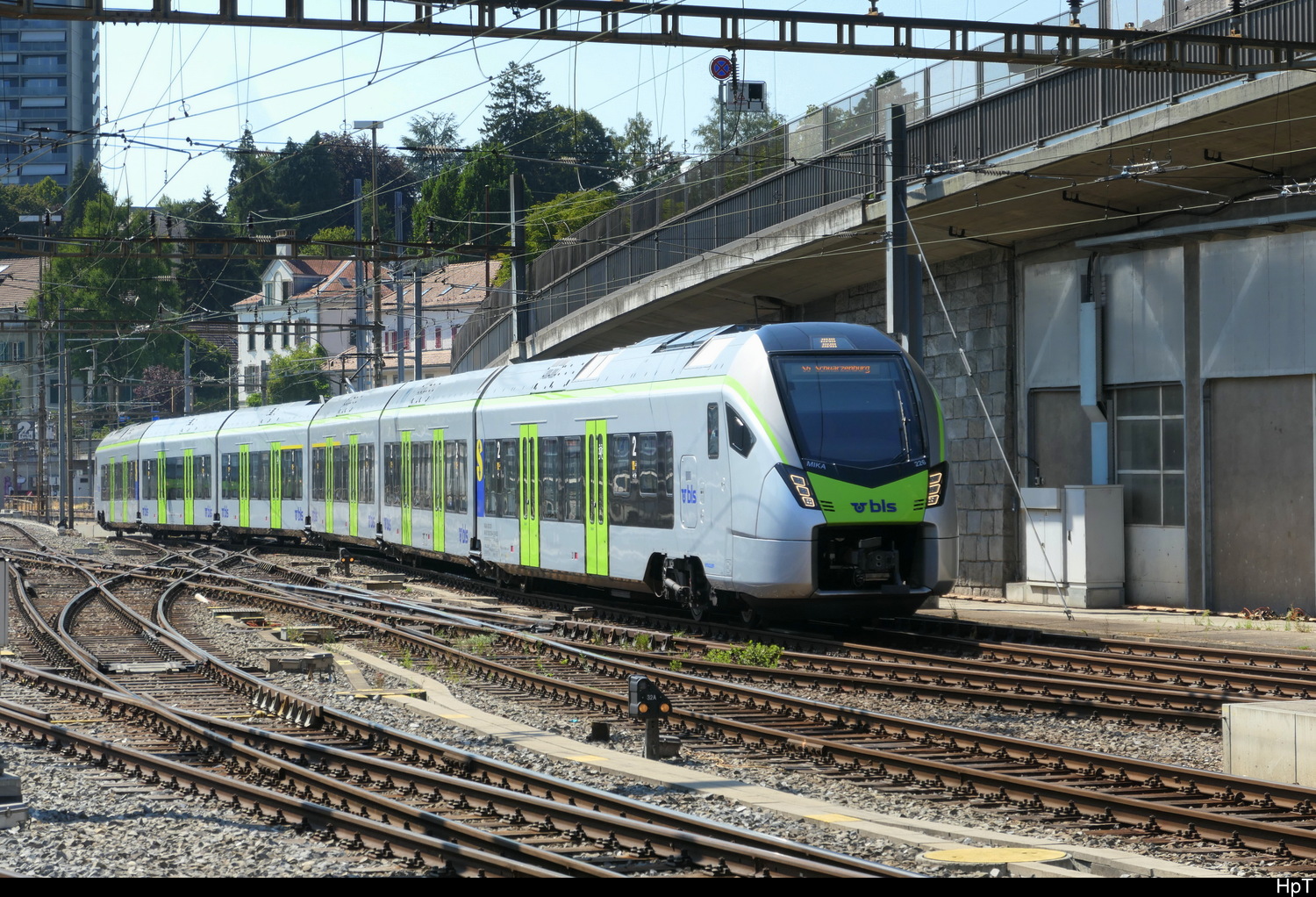 BLS - RABe 528 226-4 bei der einfahrt in den Bahnhof Bern am 09.07.2026