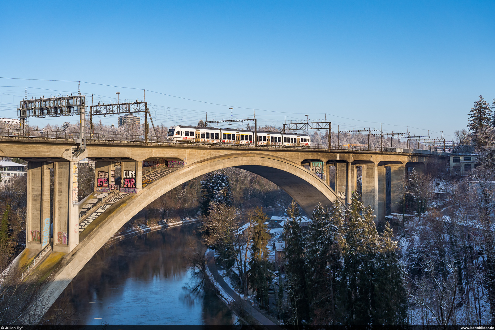 BLS RABe 535 / Lorraineviadukt Bern, 11. Dezember 2022<br>
RE Luzern - Bern