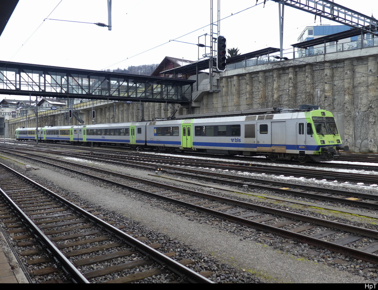 BLS - RBDe 4/4  566 238 in Spiez am 04.02.2023