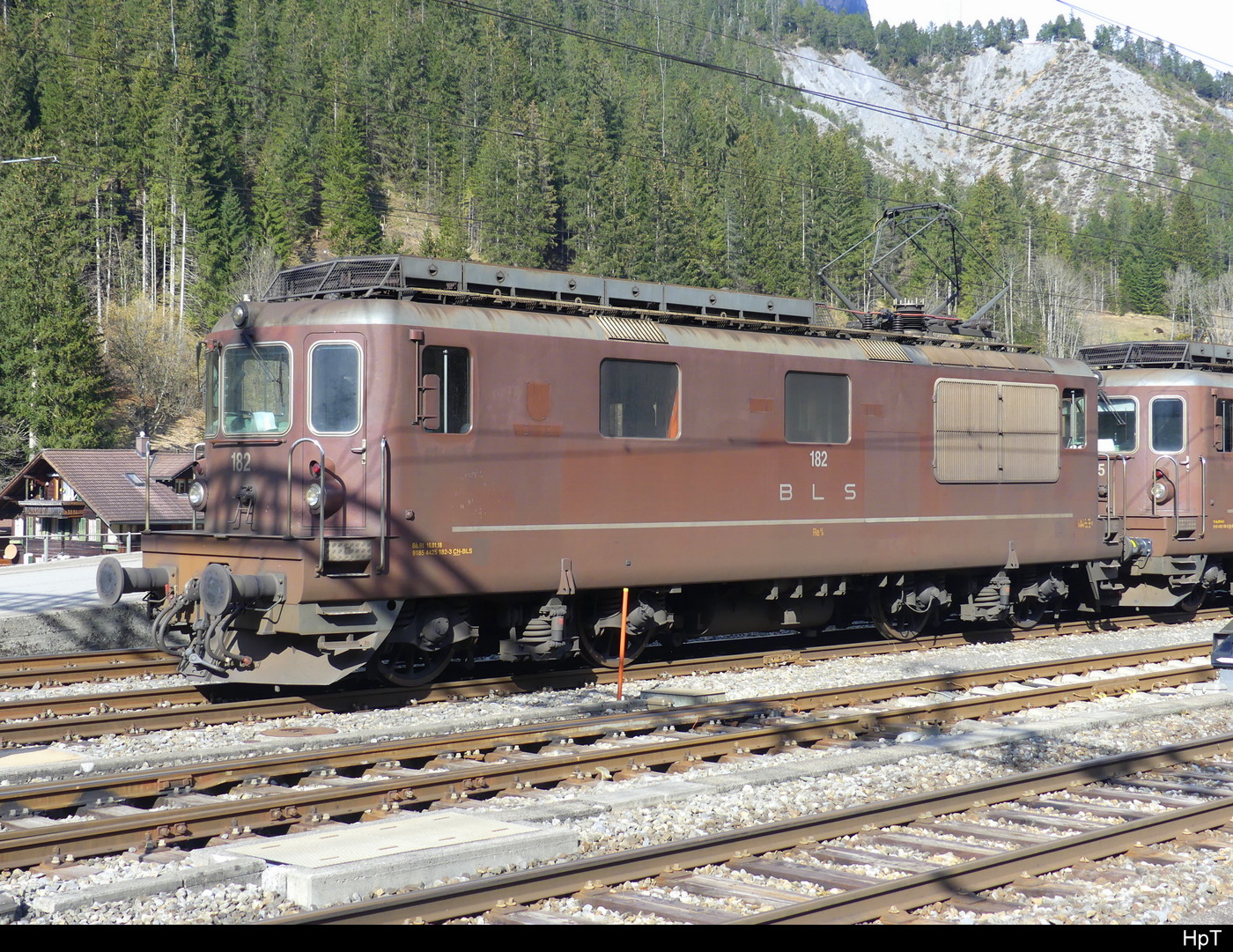 BLS - Re 4/4  182 abgestellt in Kandersteg am 17.02.2024