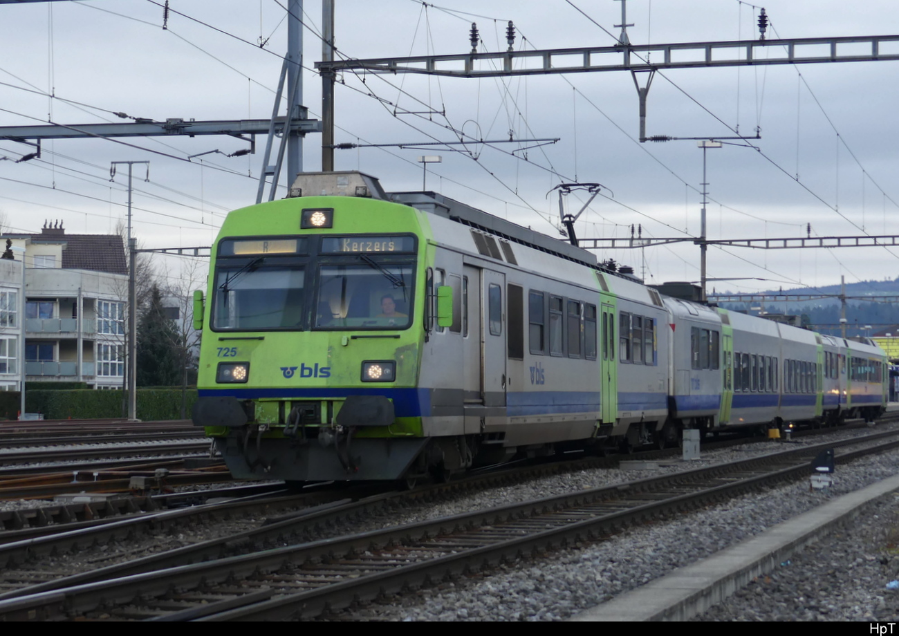BLS - Regio  nach kerzers an der Spitze der RBDe 4/4 565 725 unterwegs in Lyss am 04.02.2023