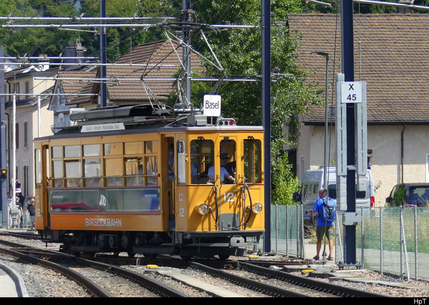 BLT - Oldtimer Tram Be 4.4 12 unterwegs in Münchenstein am 09.08.2025 ... Bild wurde mit einem Natel gemacht.