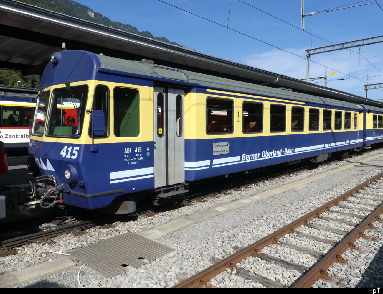 BOB - Steuerwagen ABt  415 im Bhf. Interlaken Ost im Regio nach Lauterbrunnen am 29.09.2023