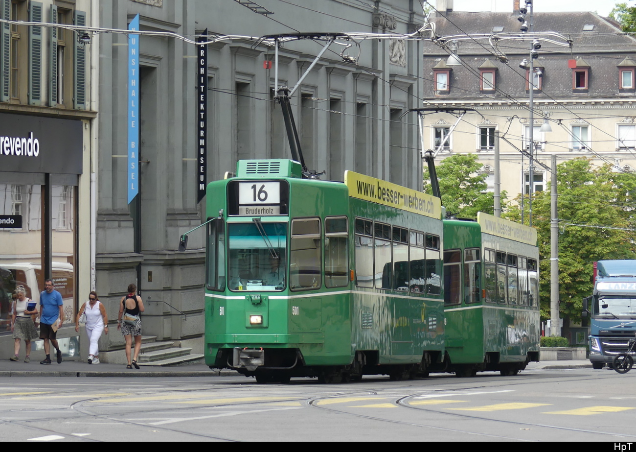 BVB - Be 4/4 501 + Be 4/4 495 unterwegs auf der Linie 16 in der Stadt Basel am 17.07.2023