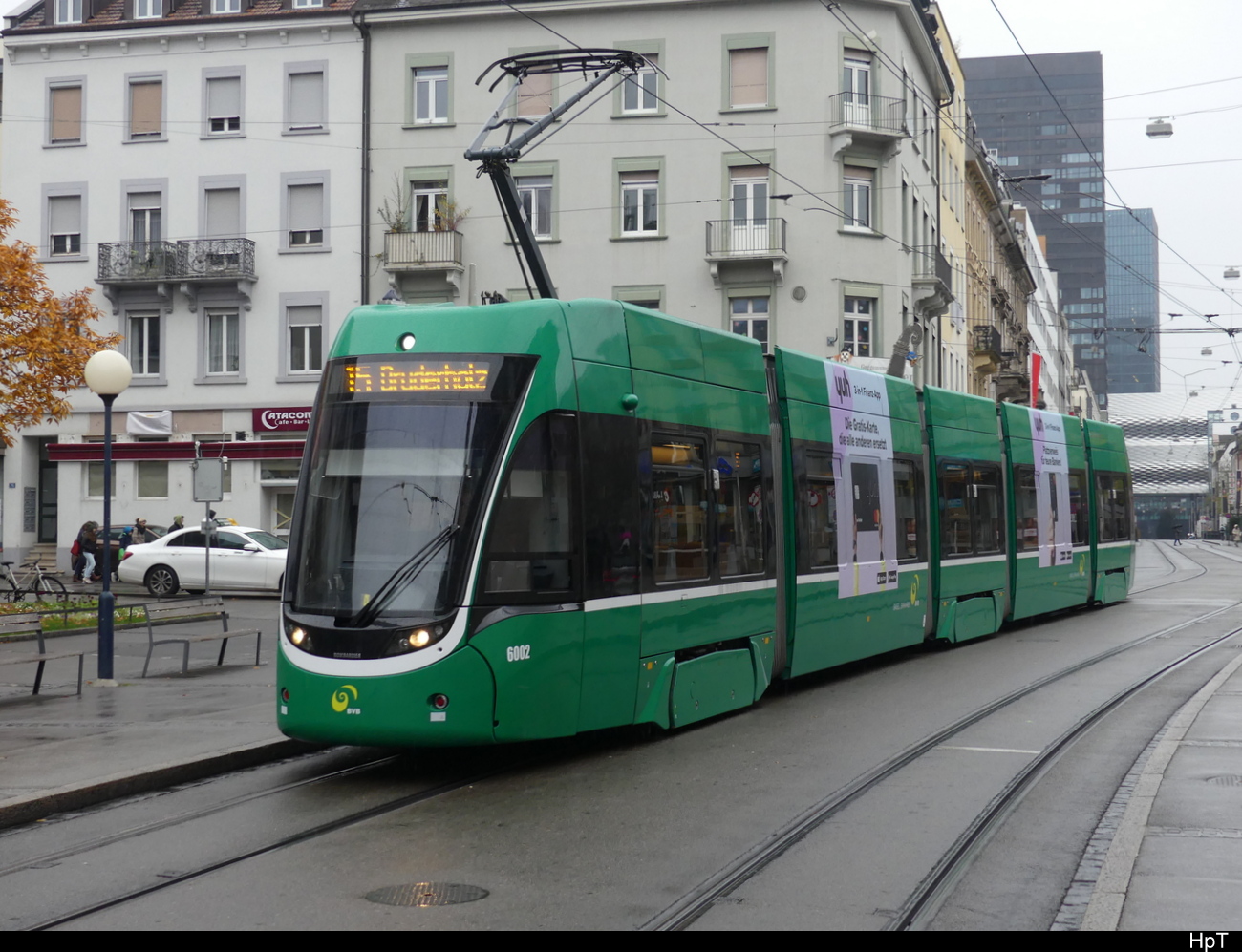 BVB - Be 4/6  6002 unterwegs in der Stadt Basel am 04.12.2022