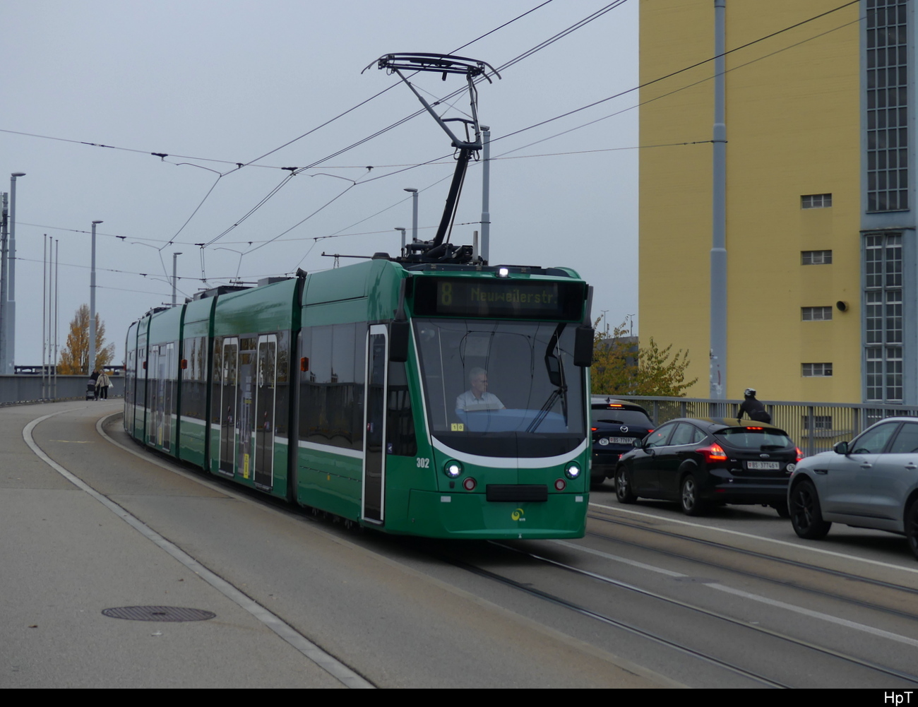 BVB - Be 6/8  302 unterwegs auf der Linie 8 am 18.11.2023
