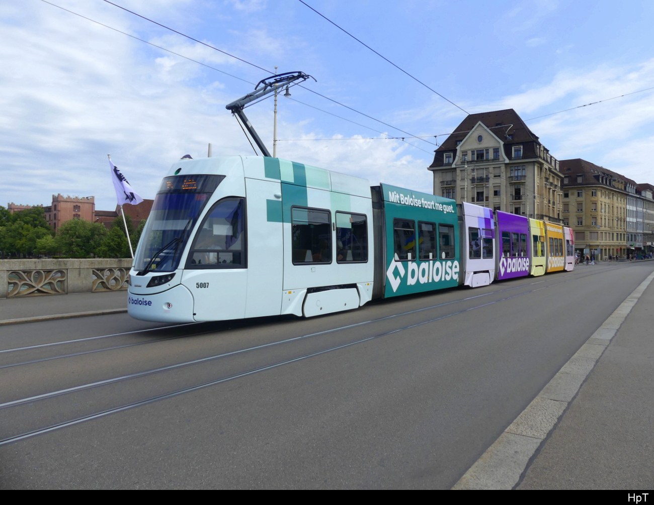 BVB - Be 6/8  5007 mit Werbung unterwegs in Basel am 17.07.2023