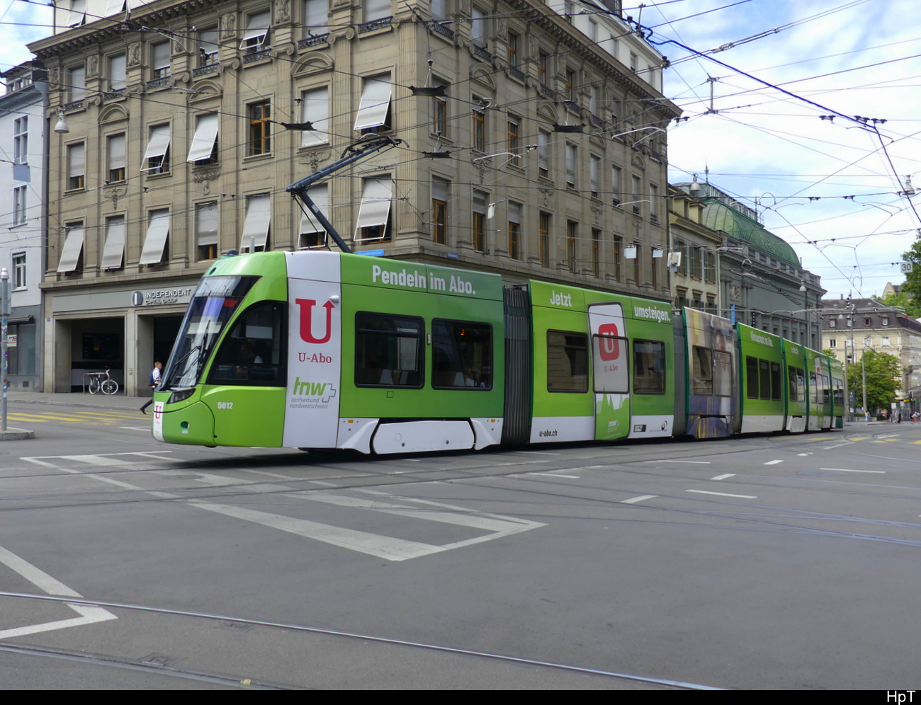 BVB - Be 6/8 5012 mit Werbung unterwegs in Basel am 17.07.2023