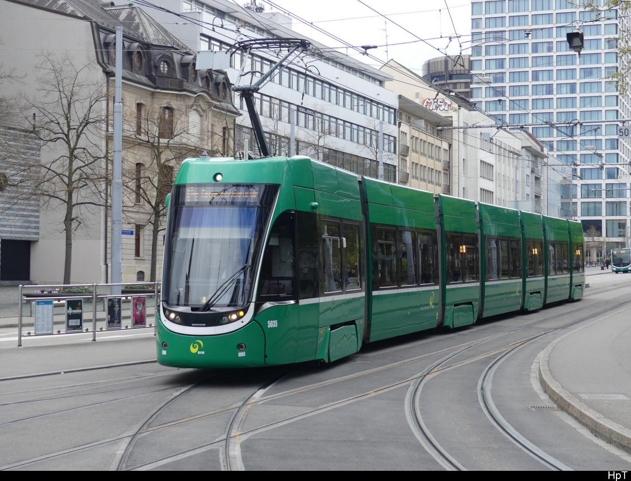 BVB - Be 6/8  5035 unterwegs in der Stadt Basel am 08.04.2023