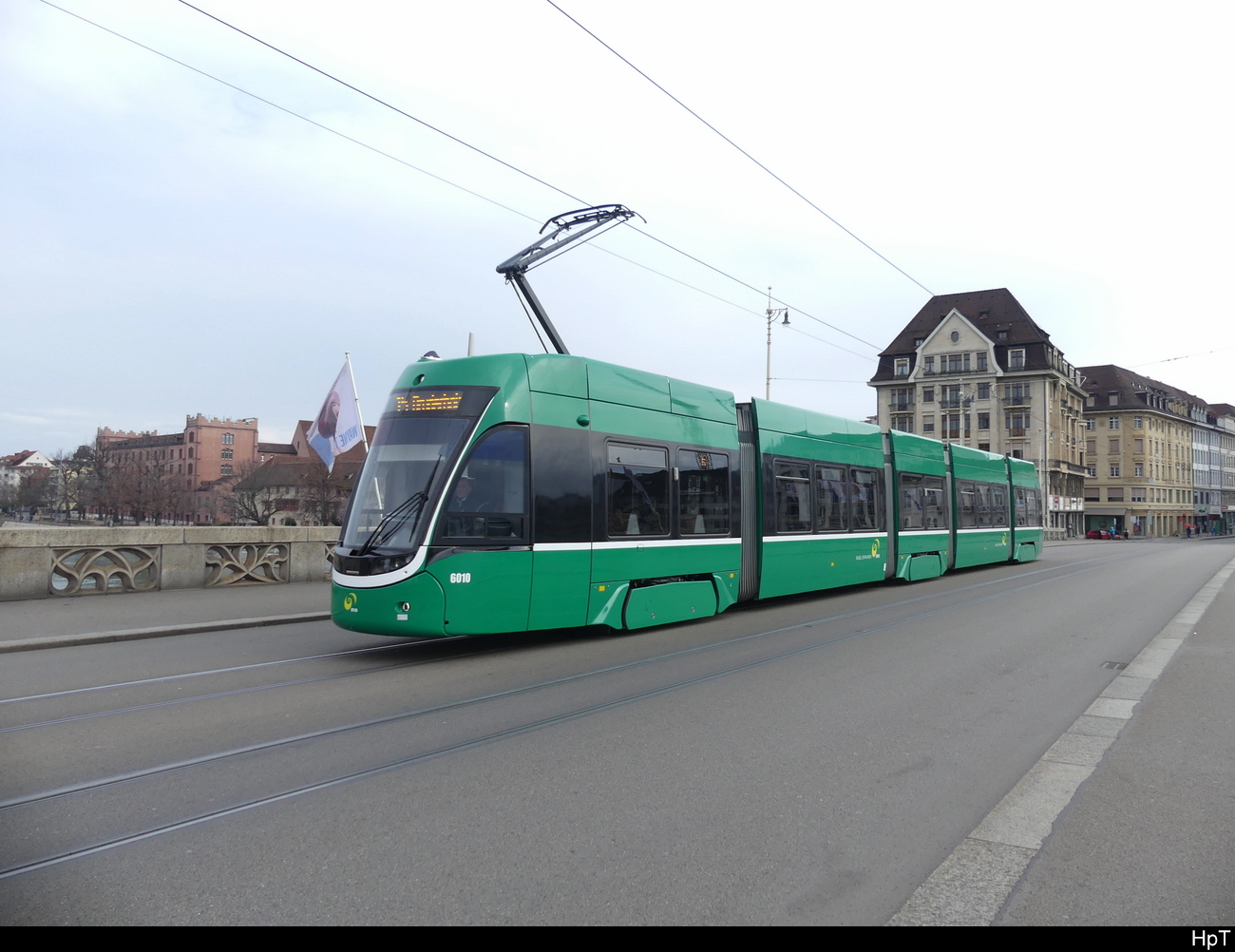 BVB - Tram Be 4/6 6010 unterwegs auf der Linie 15 auf der Mittleren Rheinbrücke am 19.03.2023