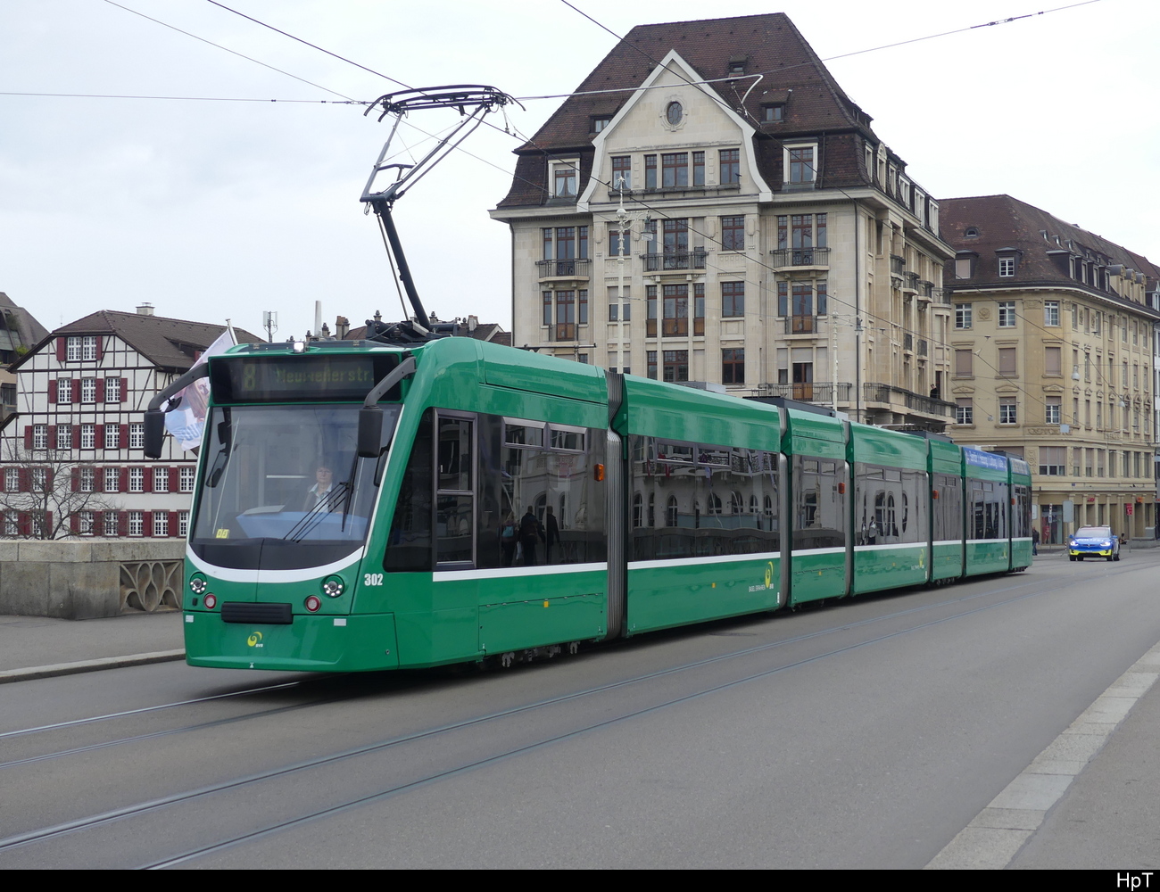 BVB - Tram Be 6/8  302 unterwegs auf der Linie 8 auf der Mittleren Rheinbrücke am 19.03.2023
