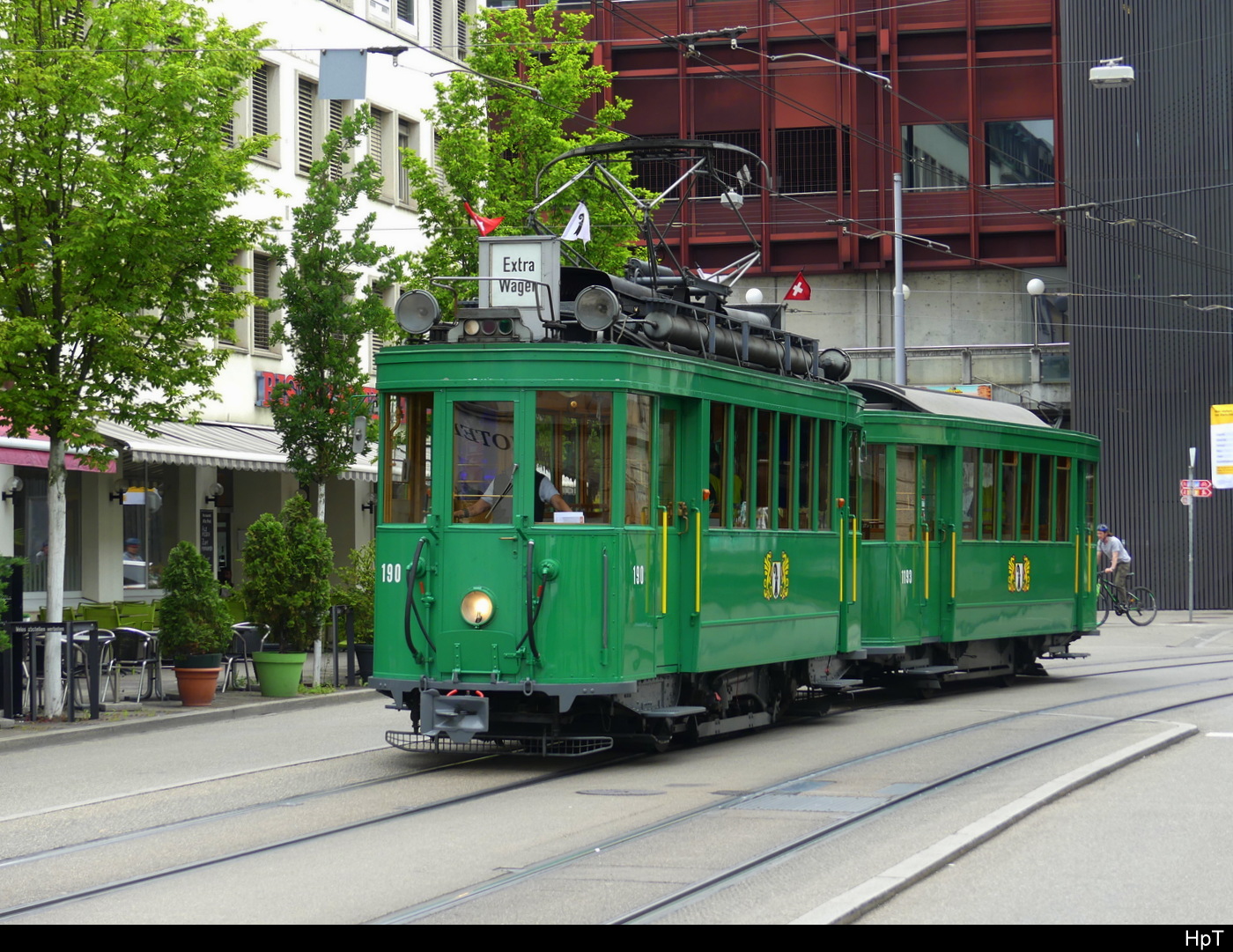 BVB - Zufallsfoto vom Oldtimer Be 2/2  190 mit Beiwagen B 1193 auf extrafahrt in der Stadt Basel am 2024.06.09