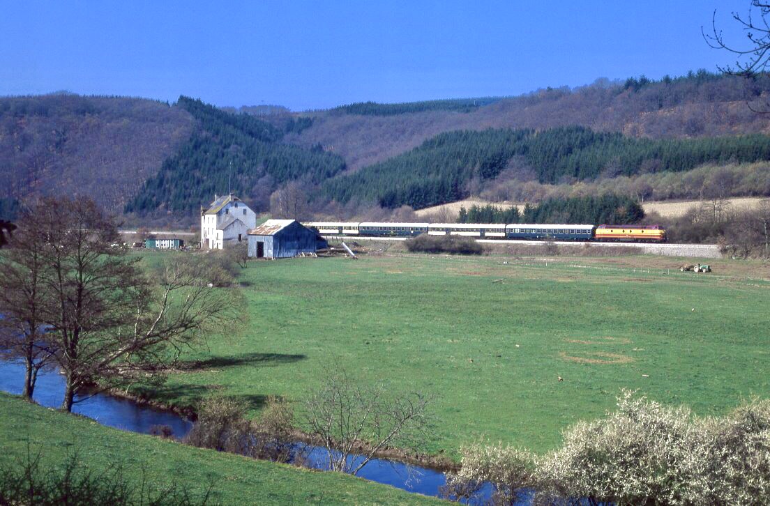 CFL 1809 mit Zug 1723 bei Drauffelt, 31.03.1990.