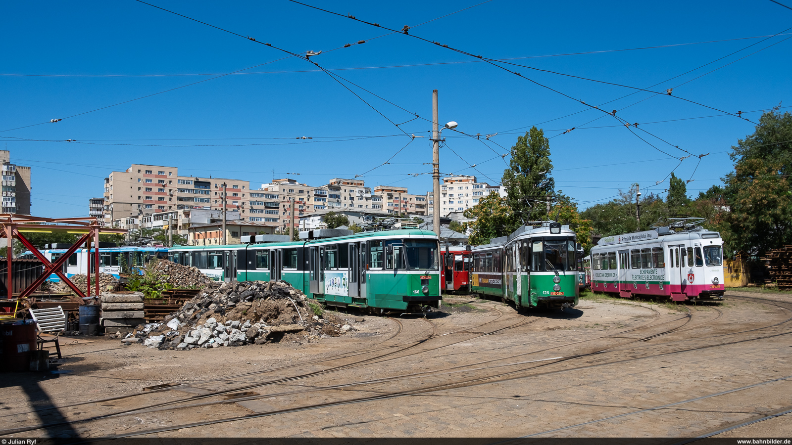 CTP Iași Be 8/8 166 & GT4 128 & Be 4/4 / Depou Gara Iași, 3. August 2023<br>
Be 8/8 und Be 4/4 ex BERNMOBIL, GT4 ex Stuttgarter Strassenbahnen