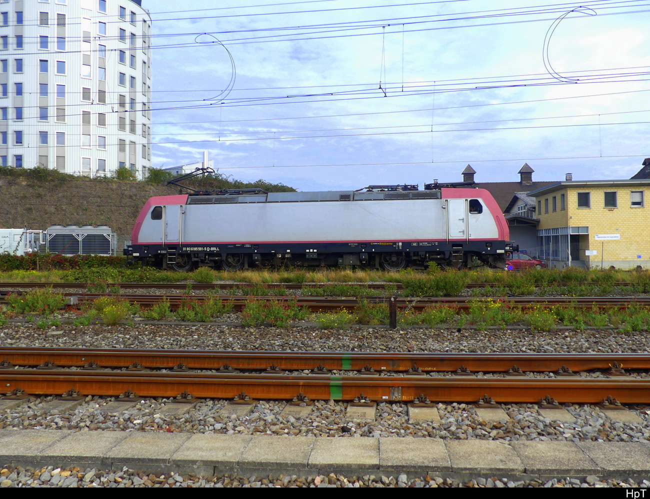 D-BRLL - Lok 91 80 6 185 591-5 mit Güterzug unterwegs in Pratteln am 05.10.2023 .. Standort ausserhalb der Geleise