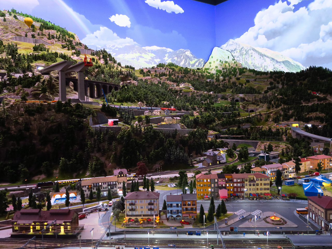 Das Traumwerk von Hans Peter Porsche in Anger im Berchtesgadener Land, nahe der Stadt Salzburg. Viele Beamer lassen Tag und Nacht sowie verschiedene Wetter Szenarien simulieren. Ein Ausflug lohnt sich. Besucht am 2.2.24.