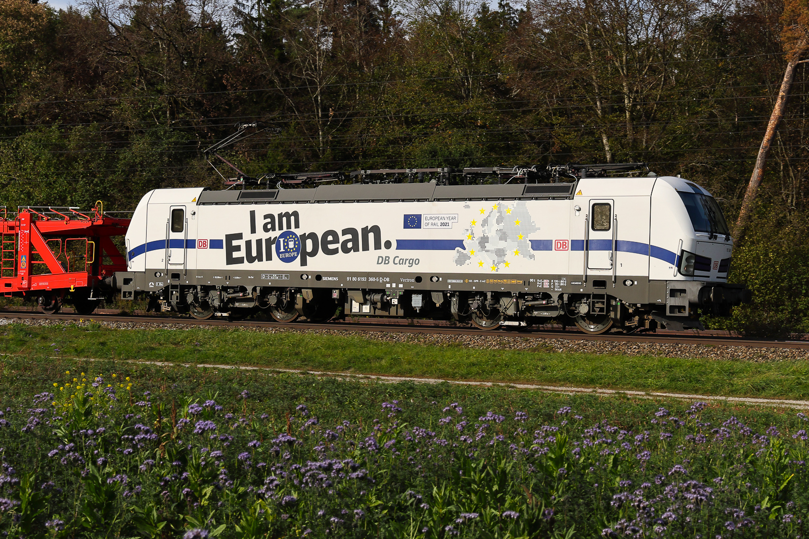 DB Cargo mit der Werbebemalung  I am European  am 9.10.26 bei Eglharting.