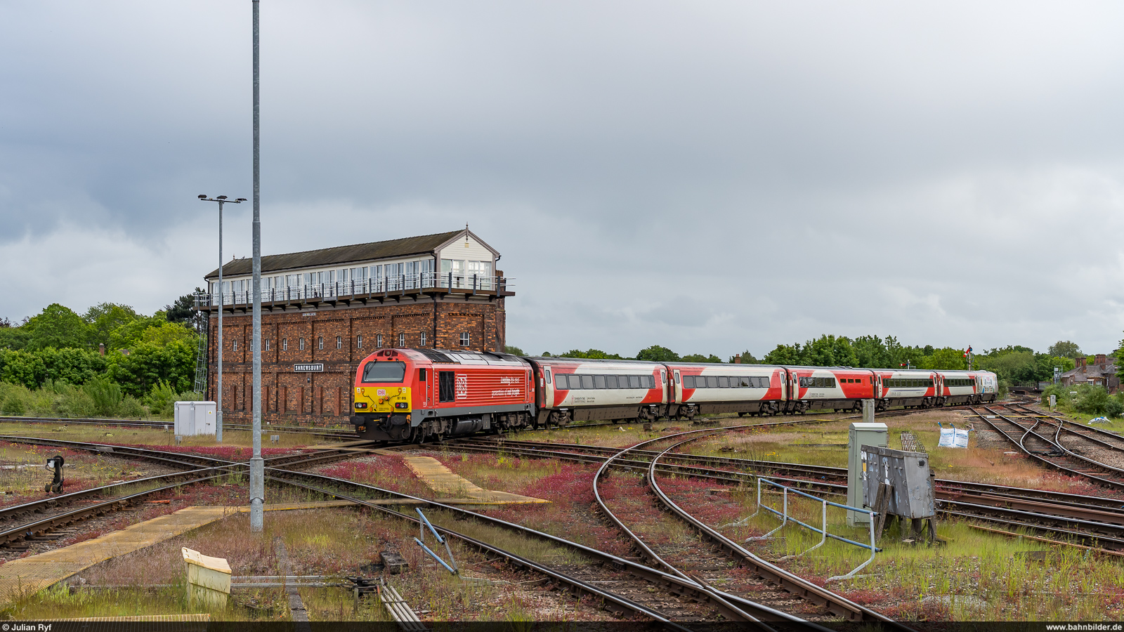 DB Cargo UK 67 015 / Shrewsbury, 18. Mai 2026<br>
Transport for Wales Manchester Piccadilly - Cardiff Central