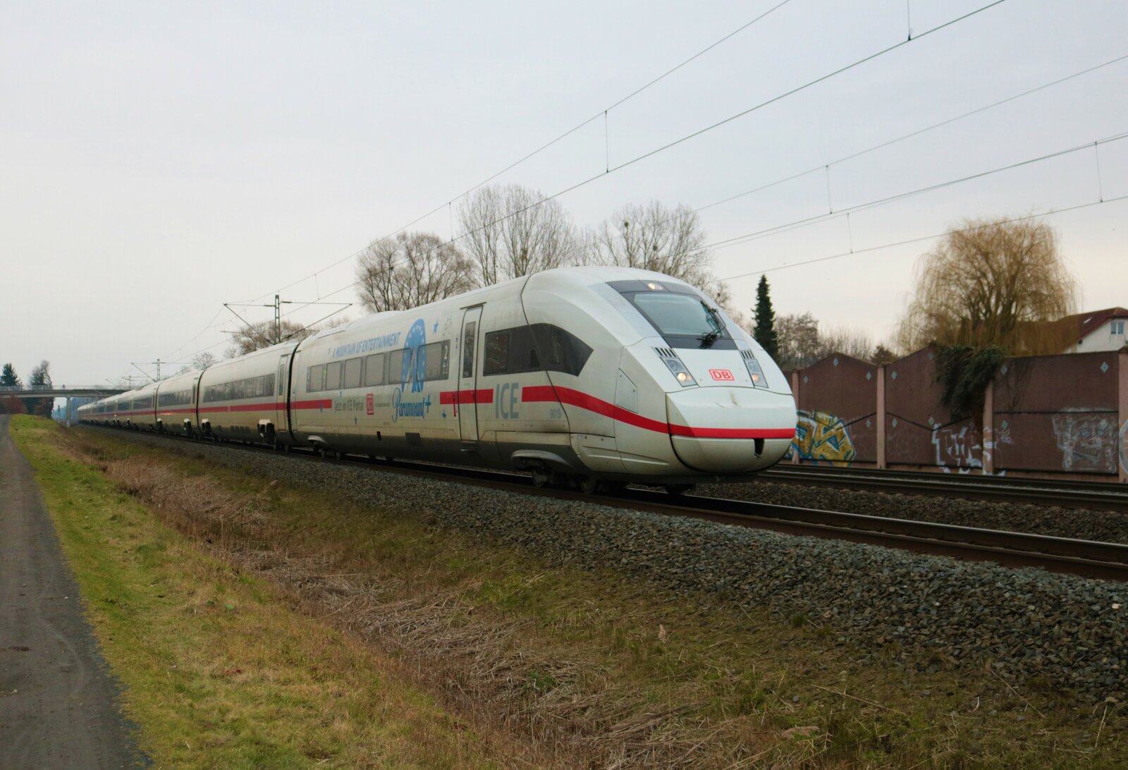 DB Fernverkehr ICE4 (412 019) mit Paramount Werbung als ICE73 in Rodenbach (Main Kinzig Kreis) am 11.02.23